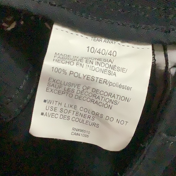 Under armor black cargo pants , heavy material - Picture 7 of 7